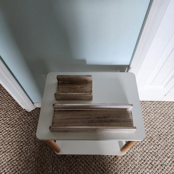 Set of Two Small Shelves - Picture 7 of 7